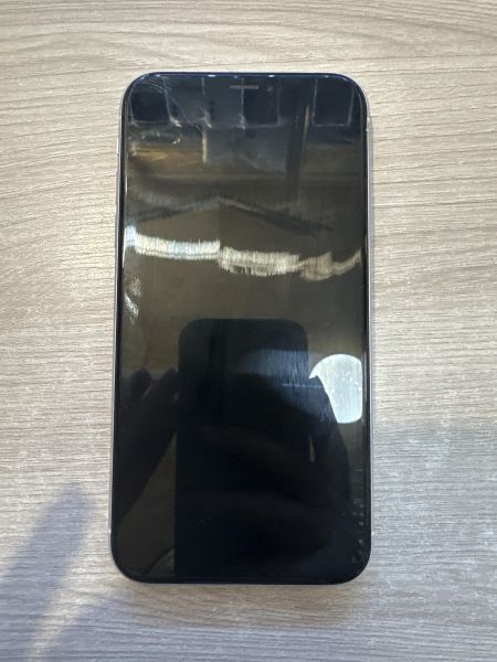 Купить Apple iPhone XR 64GB в Шелехов за 8300 руб.