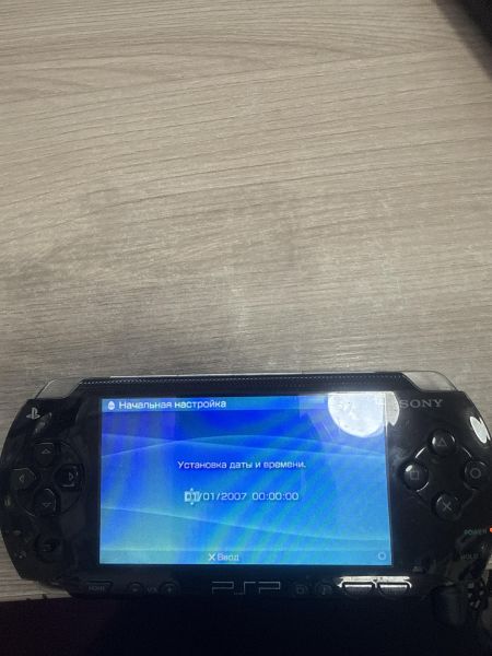 Купить Sony PlayStation Portable (PSP-1004) с СЗУ в Шелехов за 3700 руб.