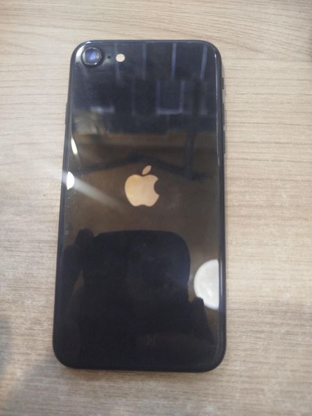 Купить Apple iPhone SE 2nd gen. 2020 64GB в Шелехов за 7100 руб.