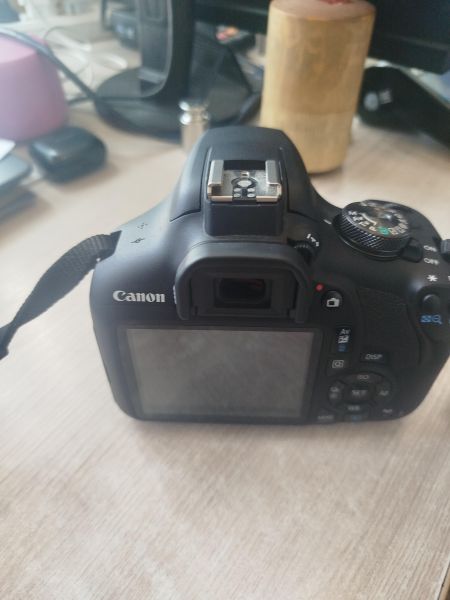 фотоаппарат Canon EOS 2000D (DS126741) kit с СЗУ в Шелехов