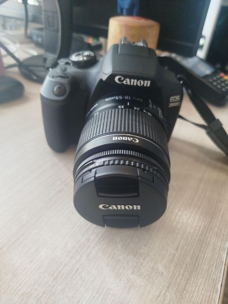 фотоаппарат Canon EOS 2000D (DS126741) kit с СЗУ в Шелехов