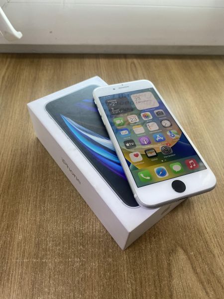 Купить Apple iPhone SE 2nd gen. 2020 128GB в Шелехов за 9999 руб.