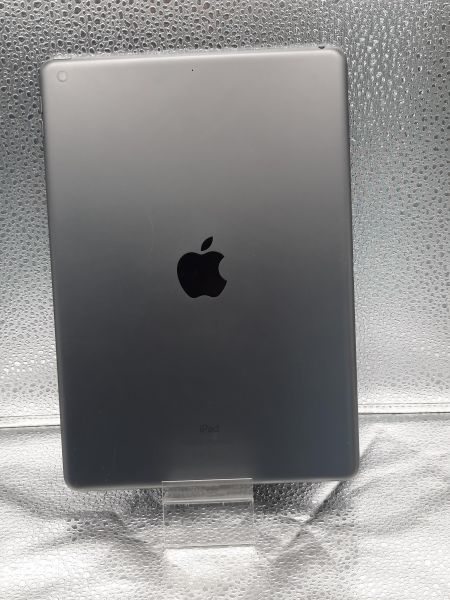 Купить Apple iPad 8 2020 32GB (A2270 MYL92/LA2/LC2) (без SIM) в Томск за 8399 руб.