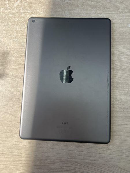 Купить Apple iPad 8 2020 32GB (A2270 MYL92/LA2/LC2) (без SIM) в Иркутск за 10900 руб.