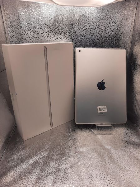 Купить Apple iPad 9 2021 64GB (A2602 MK2K3/MK2L3/MK2L3LL) (без SIM) в Томск за 20499 руб.