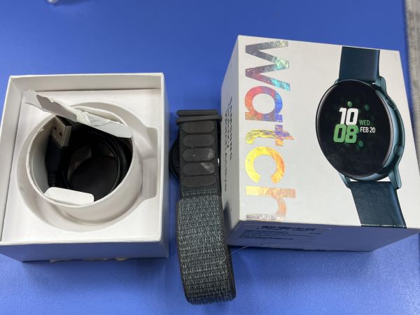 Купить Samsung Galaxy Watch Active (SM-R500) с СЗУ в Томск за 1800 руб.