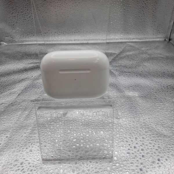 Купить Реплика Apple AirPods Pro 2  (A2931, A2698, A2699, A3047, A3048, A3049) в Томск за 800 руб.