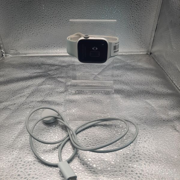 Купить Apple Watch Series 8 45mm (A2771) с СЗУ в Томск за 17050 руб.
