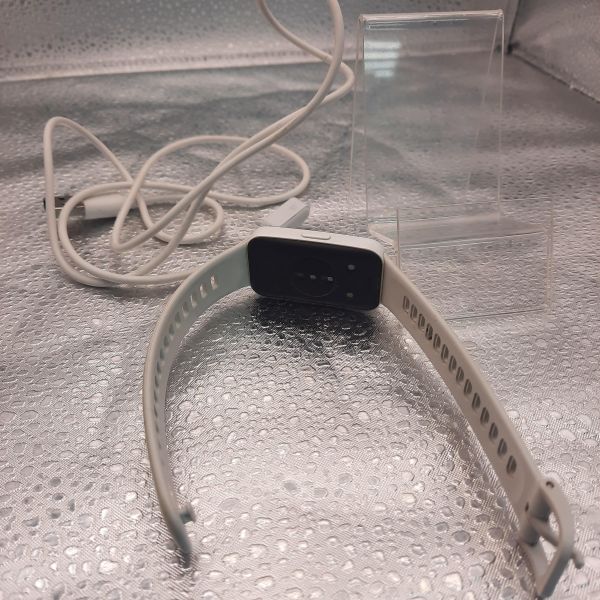 Купить Huawei Band 9 (KIM-B19) с СЗУ в Томск за 750 руб.
