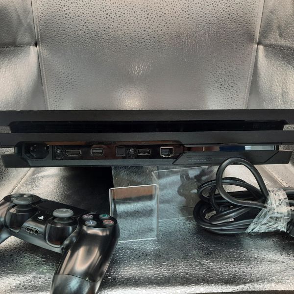 Купить Sony PlayStation 4 Pro 1TB (CUH-7008B) в Томск за 17400 руб.