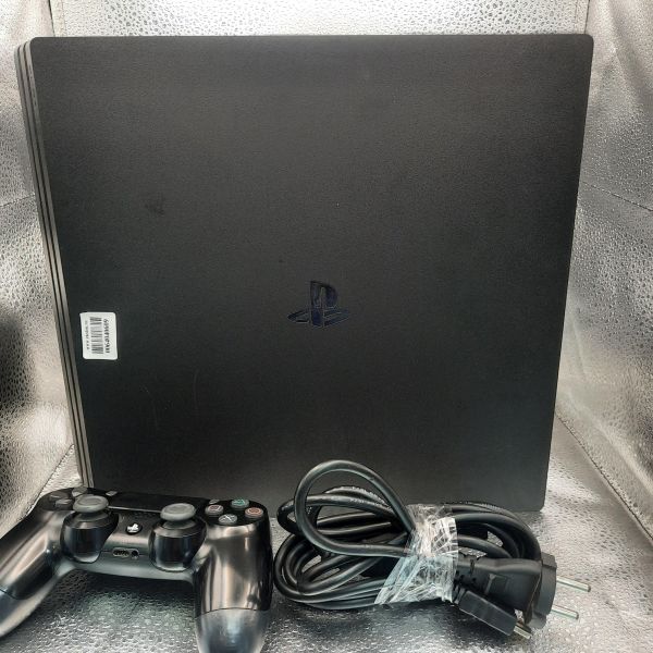Купить Sony PlayStation 4 Pro 1TB (CUH-7008B) в Томск за 17400 руб.