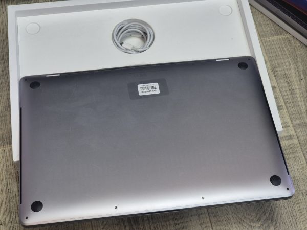 Купить Apple MacBook Pro 16 (2019, A2141) в Томск за 65300 руб.