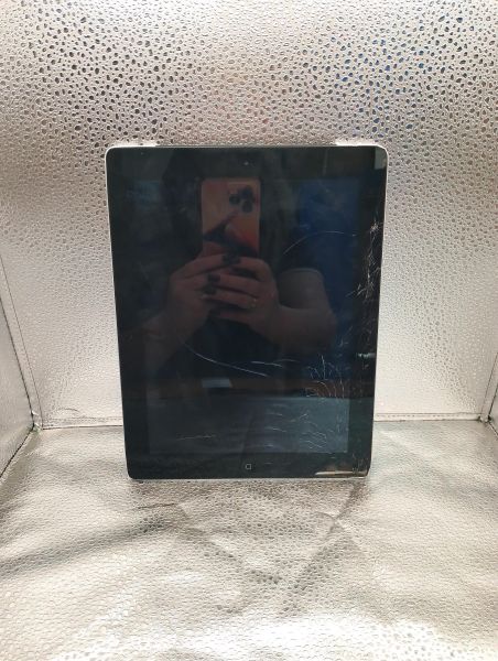 Купить Apple iPad 4 2012 64GB (A1460 MD522-527) (с SIM) в Томск за 1500 руб.