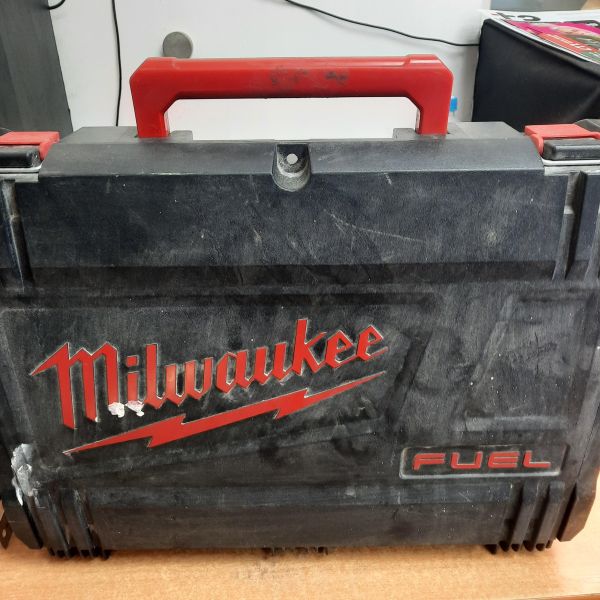 Купить Milwaukee M12 FPD + Milwaukee M12 FCOT с СЗУ в Томск за 20600 руб.
