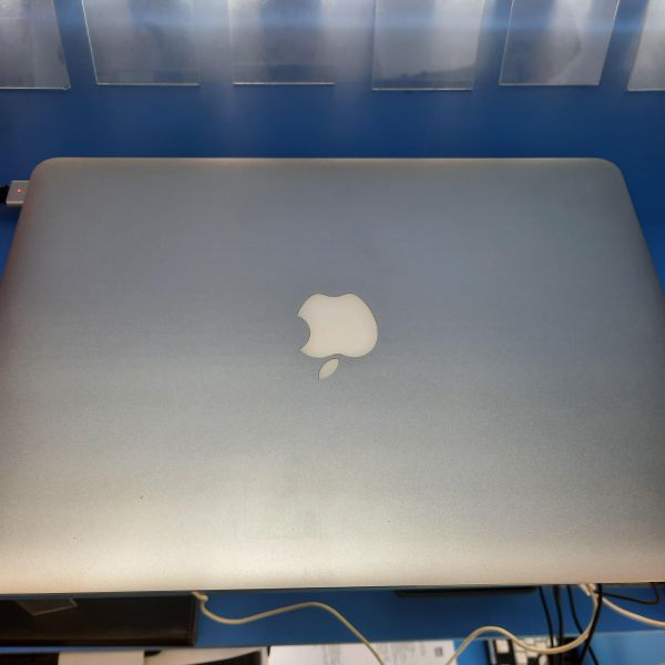 Купить Apple MacBook Air 13 Mid 2012 (A1466) (4/256GB) в Томск за 9500 руб.