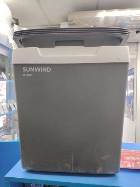 Купить SunWind EF-30220 в Томск за 2700 руб.