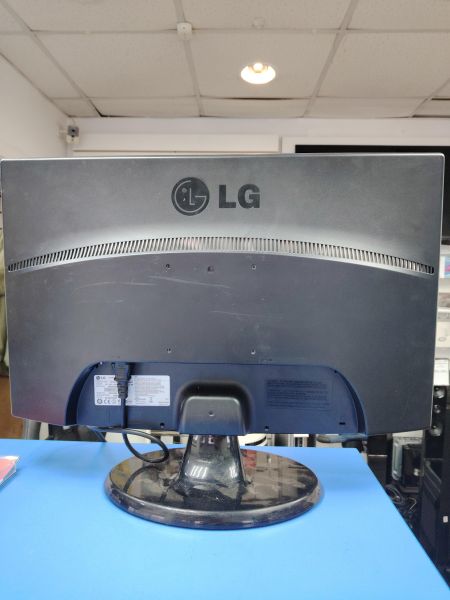 Купить LG Flatron W2343S в Томск за 1600 руб.