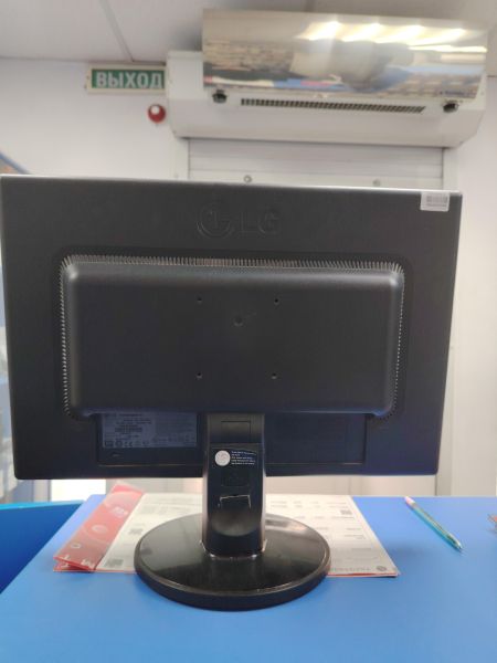 Купить LG Flatron W2042S в Томск за 1200 руб.