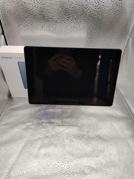 Купить Honor Pad X8 64GB (AGM3-AL09HN) (с SIM) в Томск за 6300 руб.