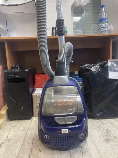 напольный пылесос Electrolux ZUP3820B в Томск