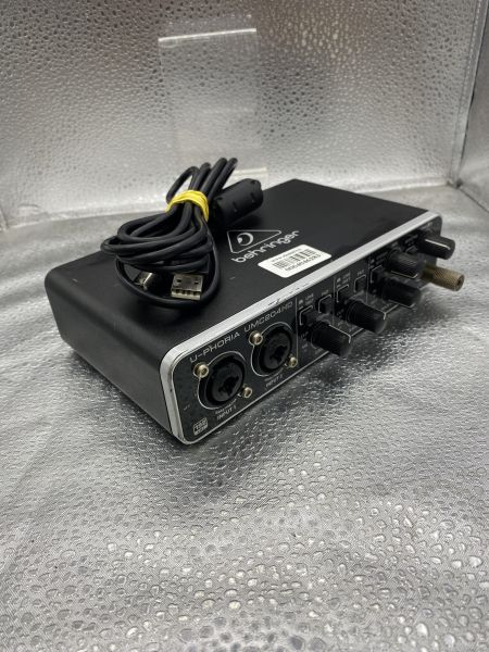 звуковая карта Behringer UMC204HD в Томск