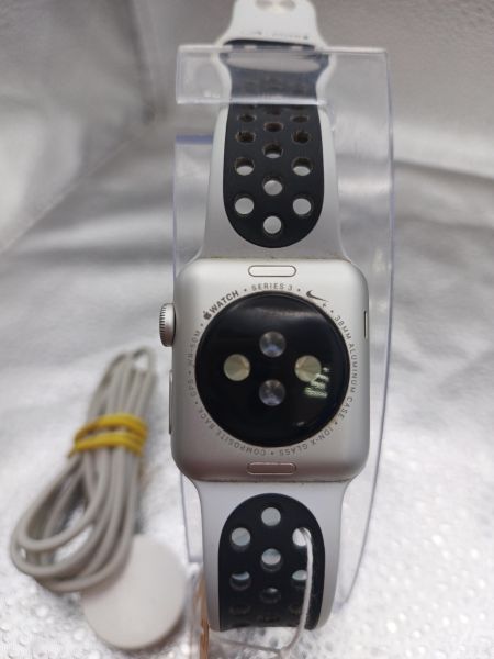 умные часы и браслеты Apple Watch Series 3 38mm (A1858) с СЗУ в Томск