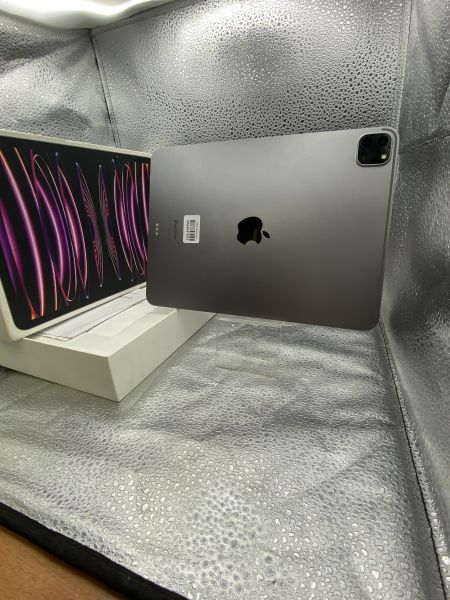 планшет Apple iPad Pro 6 2022 128GB (A2759) (без SIM) в Томск