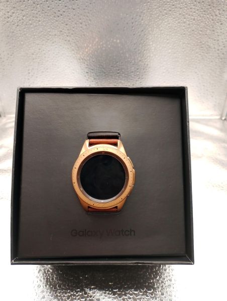 Купить Samsung Galaxy Watch (SM-R810) с СЗУ в Томск за 1800 руб.