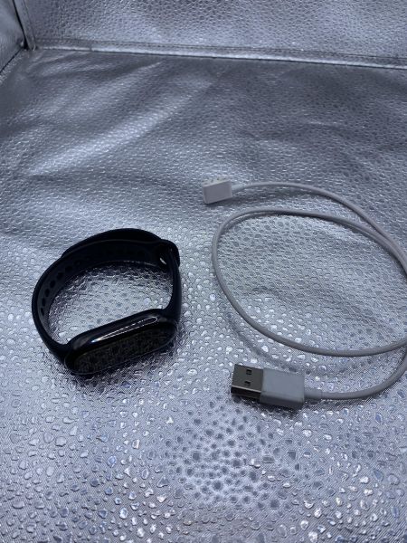 Купить Xiaomi Smart Band 8 (M2239B1) с СЗУ в Томск за 850 руб.