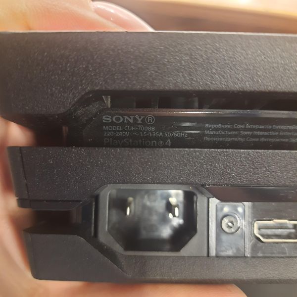 Купить Sony PlayStation 4 Pro 1TB (CUH-7008B) в Томск за 21200 руб.