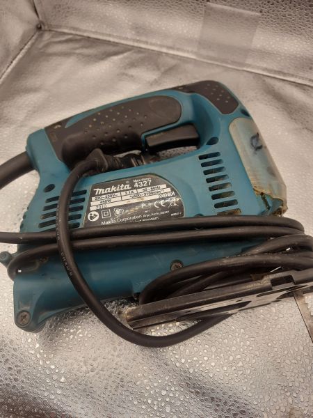 электролобзик Makita 4327 в Томск