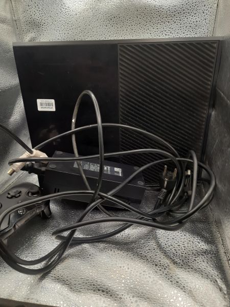 Купить Microsoft Xbox One 500GB (1540) в Томск за 8800 руб.