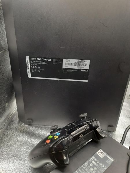 Купить Microsoft Xbox One 500GB (1540) в Томск за 8800 руб.