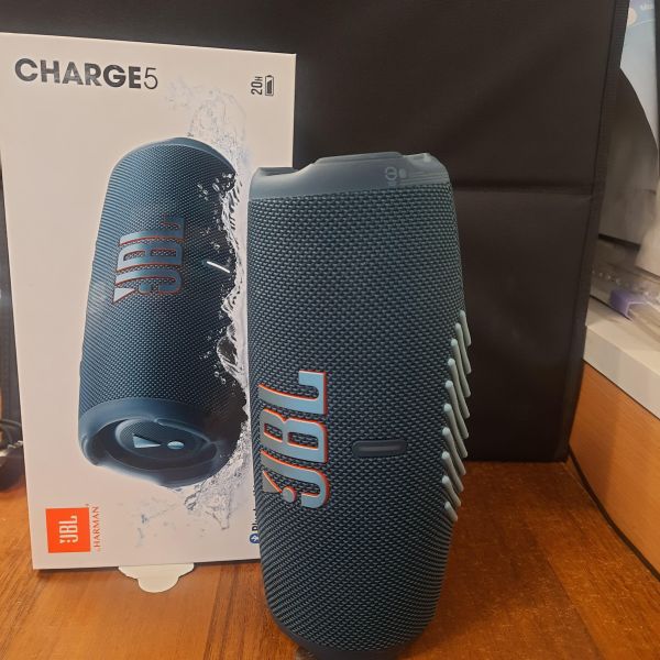 Купить JBL Charge 5 в Томск за 6300 руб.