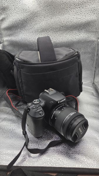 фотоаппарат Canon EOS 250D (DS126761) kit с СЗУ в Томск