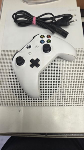 игровая приставка Microsoft Xbox One S 750GB (1681) в Томск