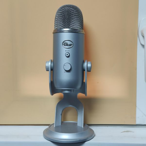 Купить Blue Yeti Silver в Томск за 5249 руб.