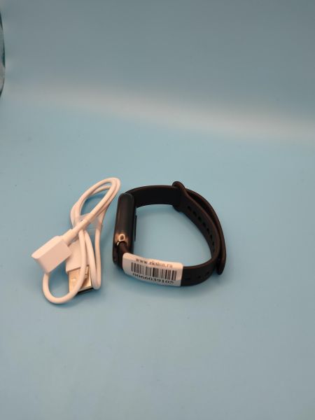 Купить Xiaomi Smart Band 8 (M2239B1) с СЗУ в Томск за 1550 руб.