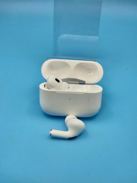 Купить Реплика Apple AirPods Pro 2  (A2931, A2698, A2699, A3047, A3048, A3049) в Томск за 800 руб.