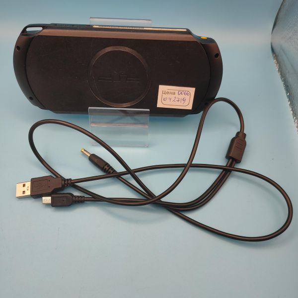 Купить Sony PlayStation Portable (PSP-E1008) с СЗУ в Томск за 4100 руб.