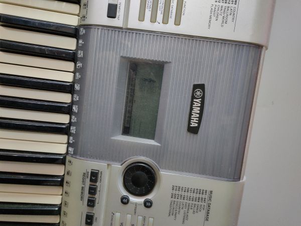 синтезатор Yamaha PSR-E403 в Томск