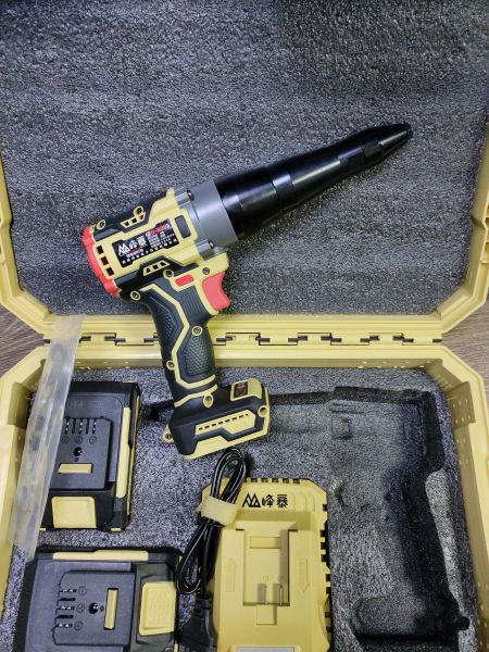 Купить Китайский FB-808 с СЗУ в Томск за 2300 руб.