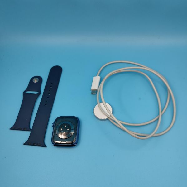 Купить Apple Watch Series 7 45mm (A2474) с СЗУ в Томск за 7300 руб.