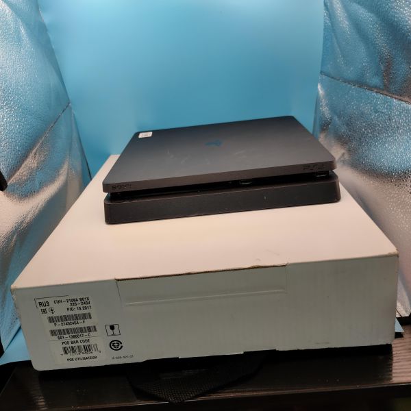 Купить Sony PlayStation 4 Slim 500GB (CUH-2108A) в Томск за 17400 руб.