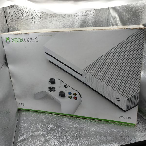 Купить Microsoft Xbox One S 1000GB (1681, с дисководом) в Томск за 10800 руб.