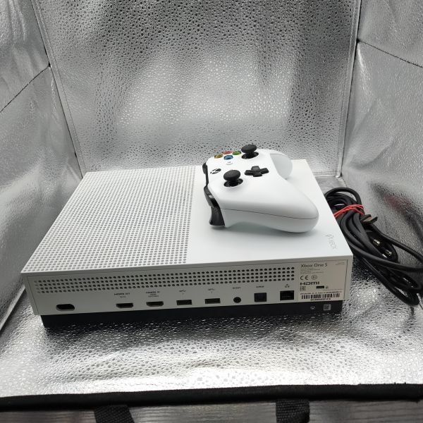Купить Microsoft Xbox One S 1000GB (1681, с дисководом) в Томск за 10800 руб.