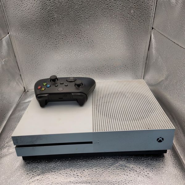игровая приставка Microsoft Xbox One S 1000GB (1681, с дисководом) в Томск