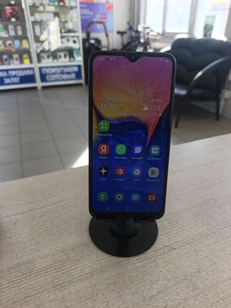 Купить Samsung Galaxy A10 2019 2/32GB (A105F) Duos в Тулун за 1800 руб.