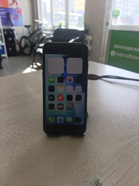 Купить Apple iPhone SE 2nd gen. 2020 128GB в Тулун за 7800 руб.