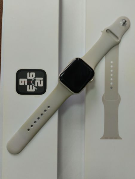 Купить Apple Watch SE 2 44mm (A2723) с СЗУ в Усть-Илимск за 4700 руб.